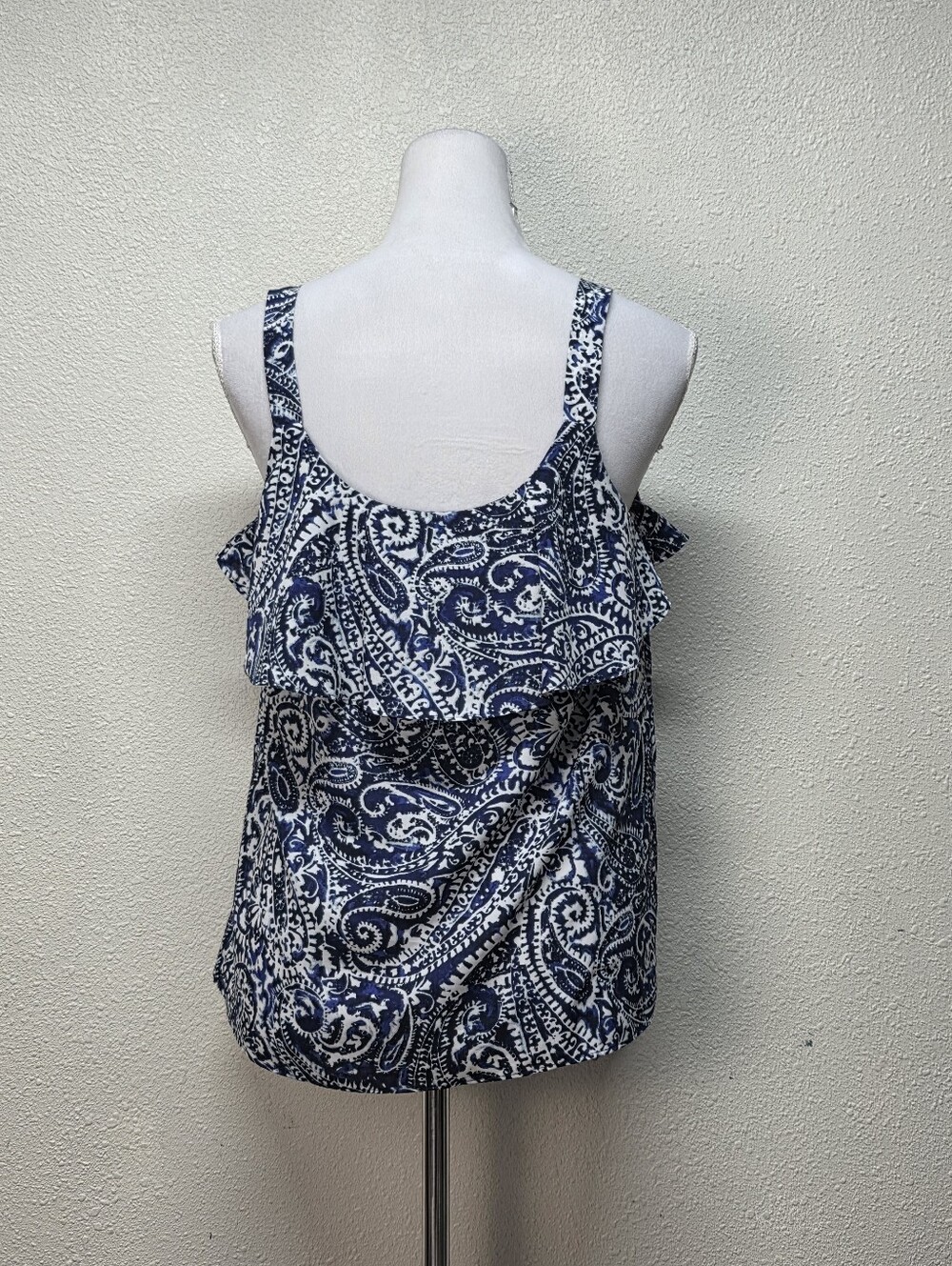 3/$15🔴 SALE LOFT Blue and White Paisley Ruffle Cami Top Blouse Size Small - Picture 3 of 5